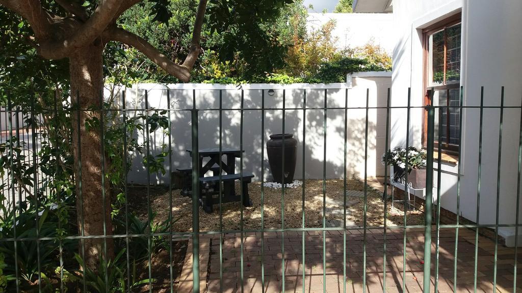 Rhodes Lodge Stellenbosch Extérieur photo